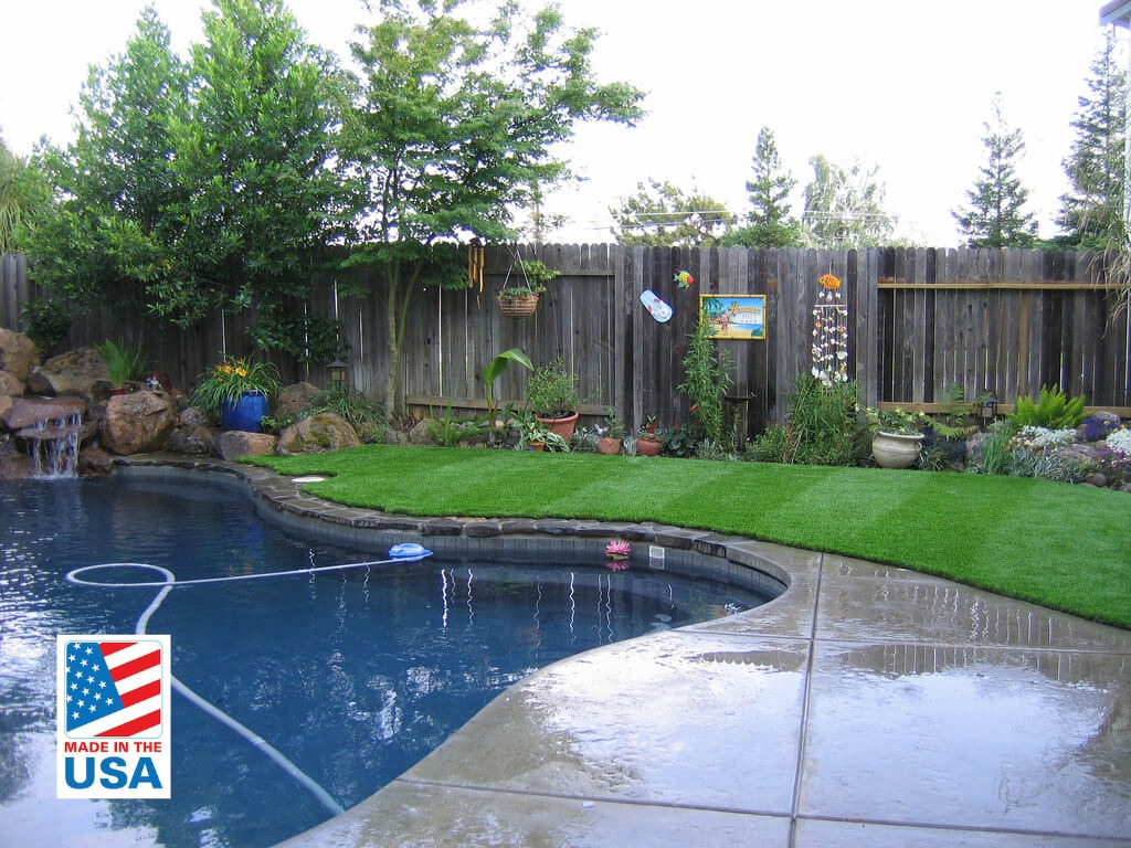 synthetic grass for pool area